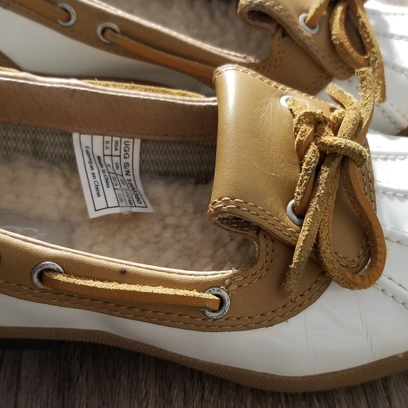 UGG Insulated Rain/Snow Shoes - Picture 2 of 8